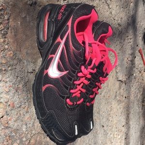 Women’s Nike tennis shoes